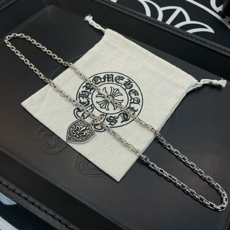 Ch*0me He**ts necklaces